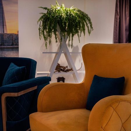 Bentley Apartments Пристина Екстериор снимка