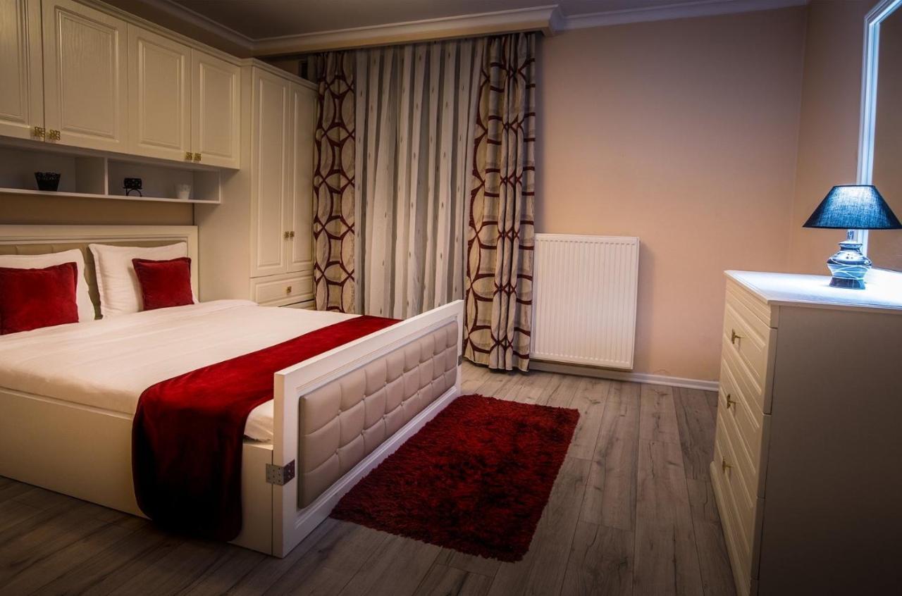 Bentley Apartments Пристина Екстериор снимка