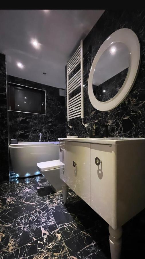 Bentley Apartments Пристина Екстериор снимка