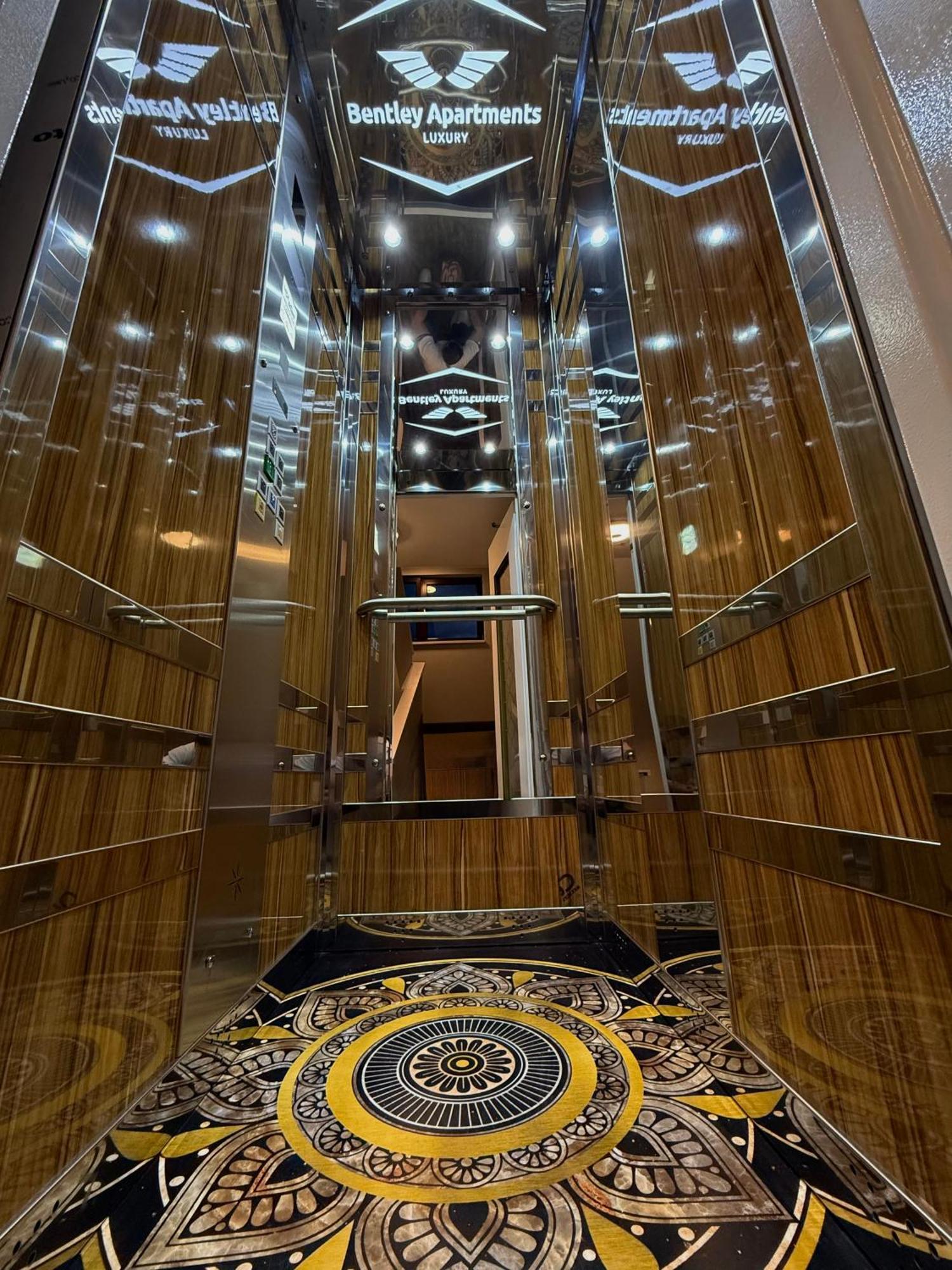 Bentley Apartments Пристина Екстериор снимка