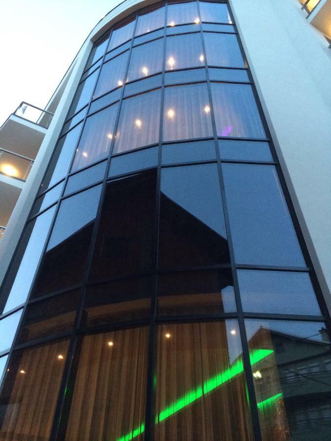 Bentley Apartments Пристина Екстериор снимка